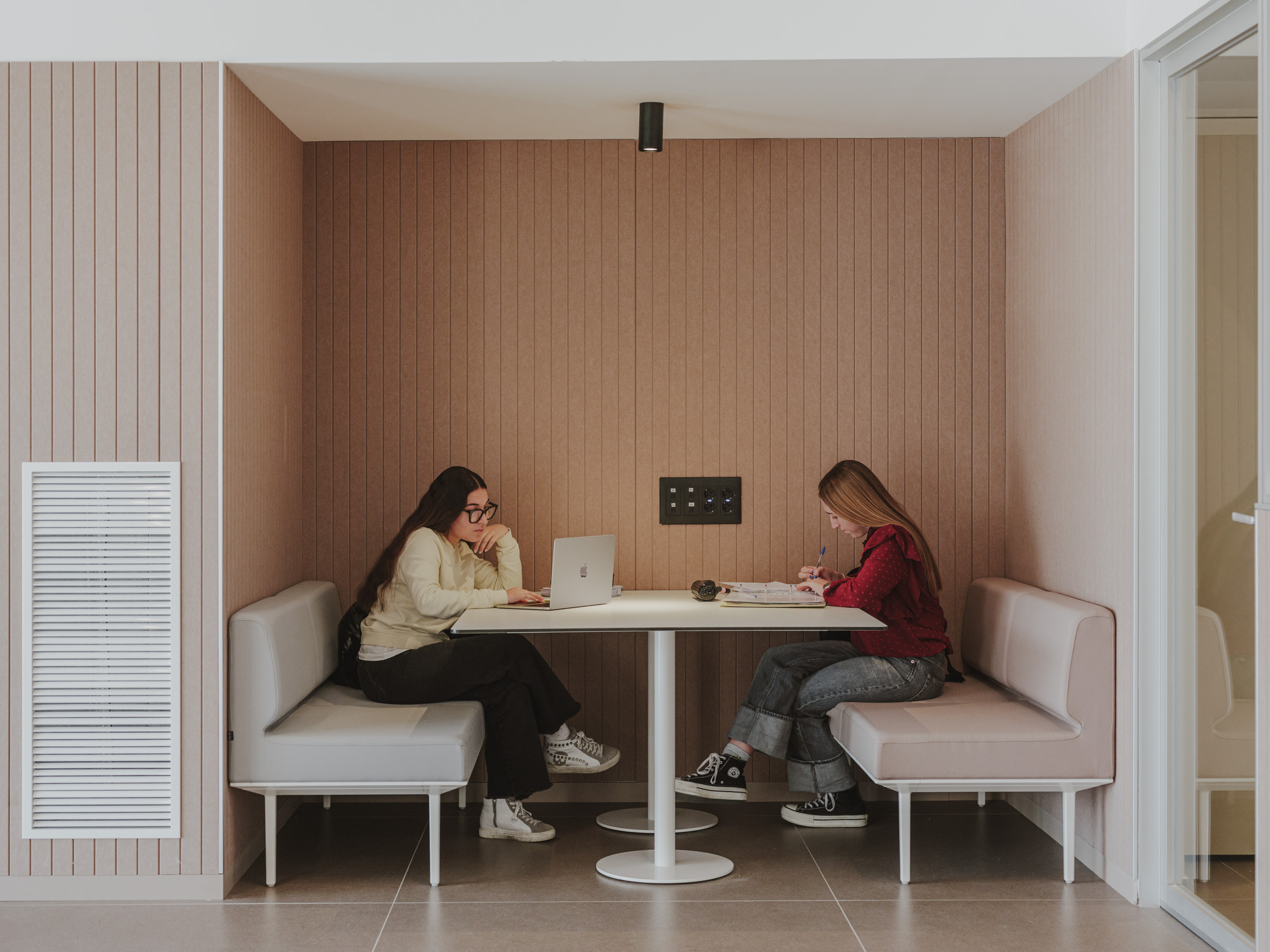 IES Cotes Baixes : Un espace conçu pour transformer