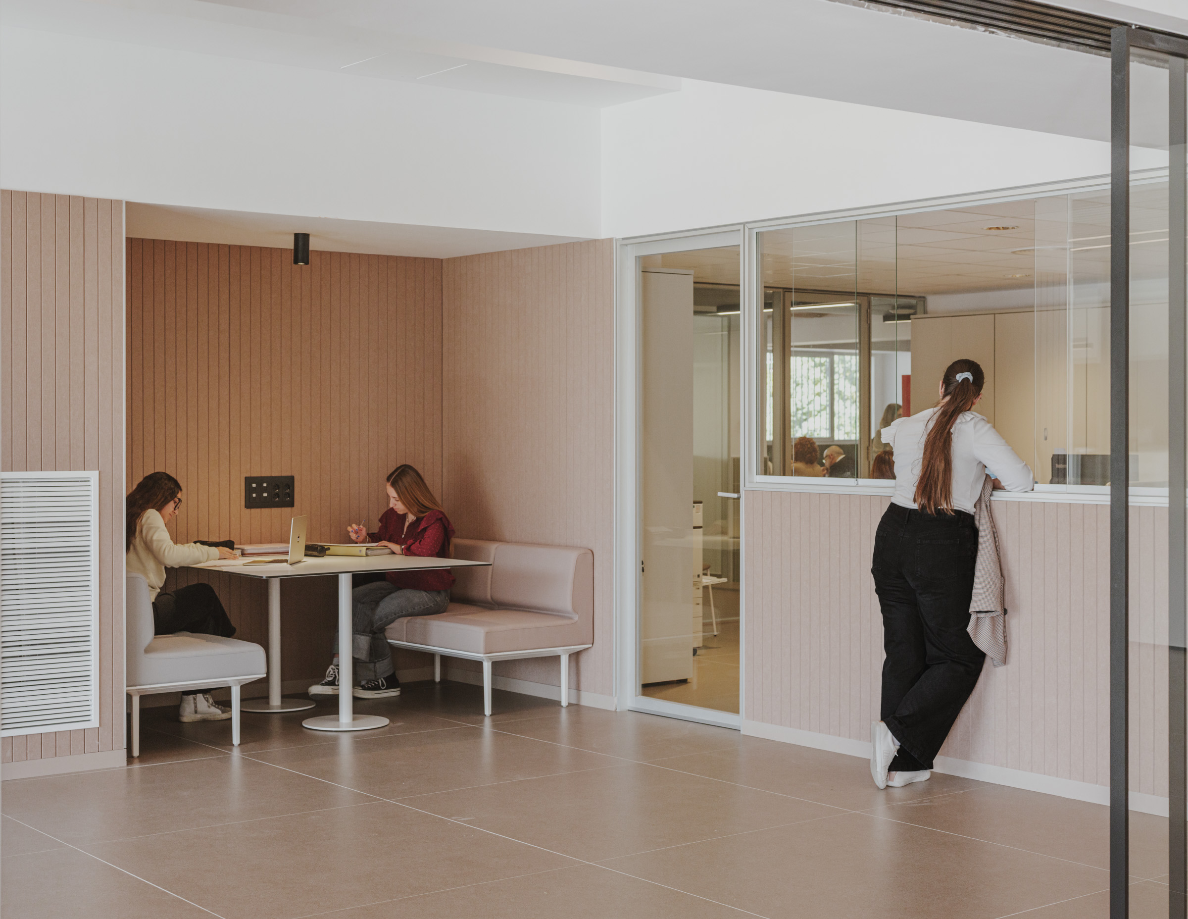 IES Cotes Baixes : Un espace conçu pour transformer